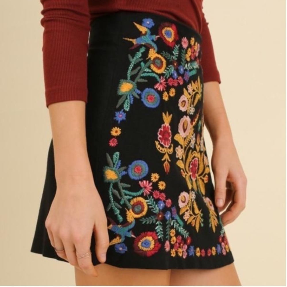 Umgee New Size L Penelope Floral Embroidered Linen Boho‎ Mini Skirt Black Colors - Picture 2 of 11